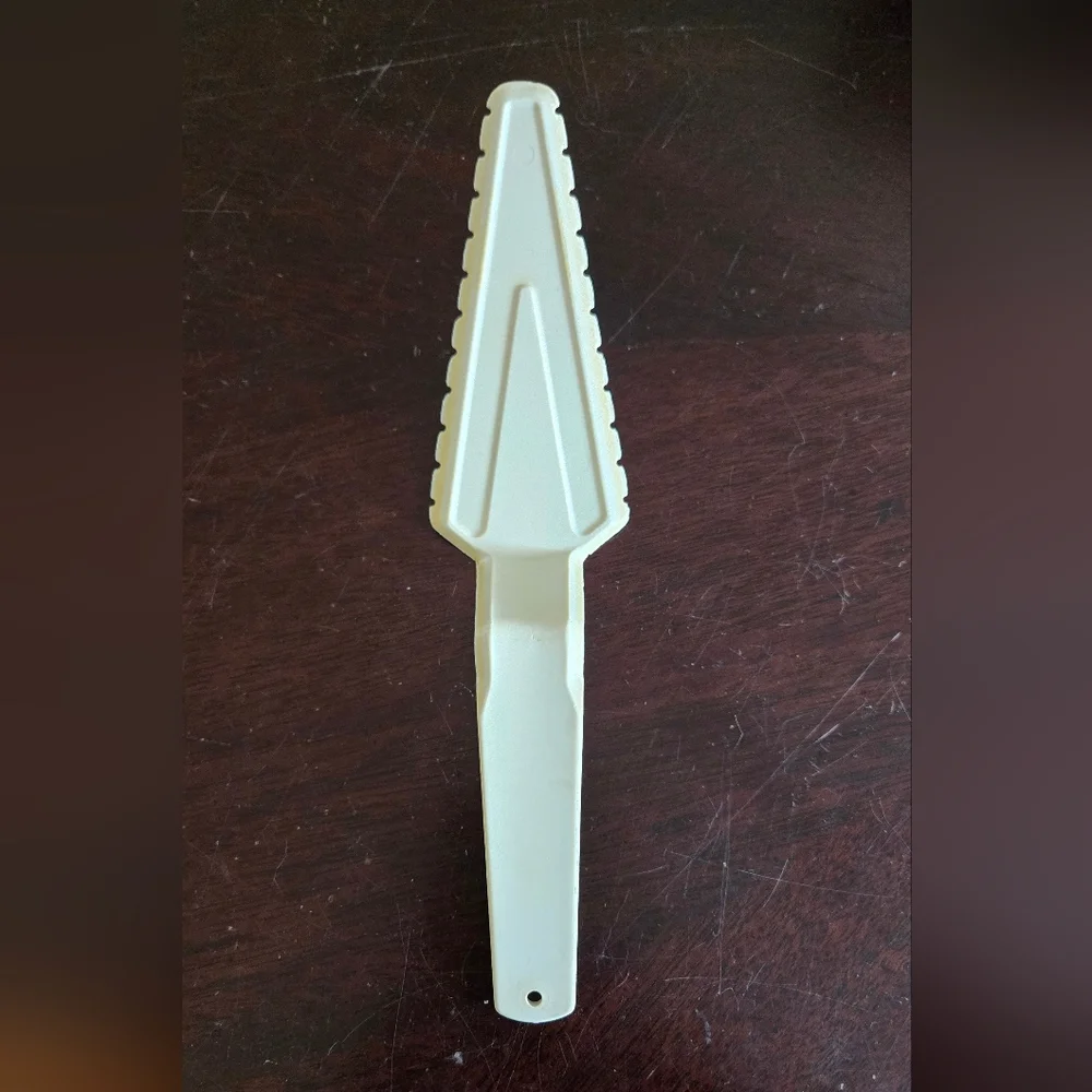 Vintage Tupperware Cream Vut N Serve  Cake and Pie Server.